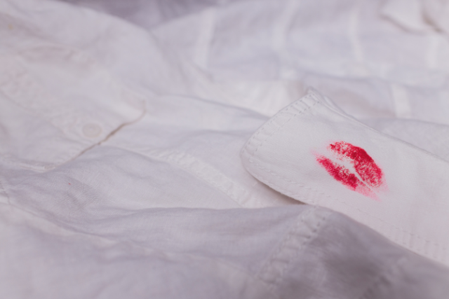 lip gloss stain - featured image